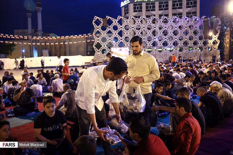 مراسم تلاوت قرآن و افطاری میدان امام حسین(ع)