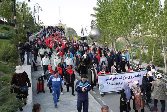 همایش پیاده روی بزرگ خانوادگی در بوستان جوانمردان همایش پیاده روی بزرگ خانوادگی در بوستان جوانمردان