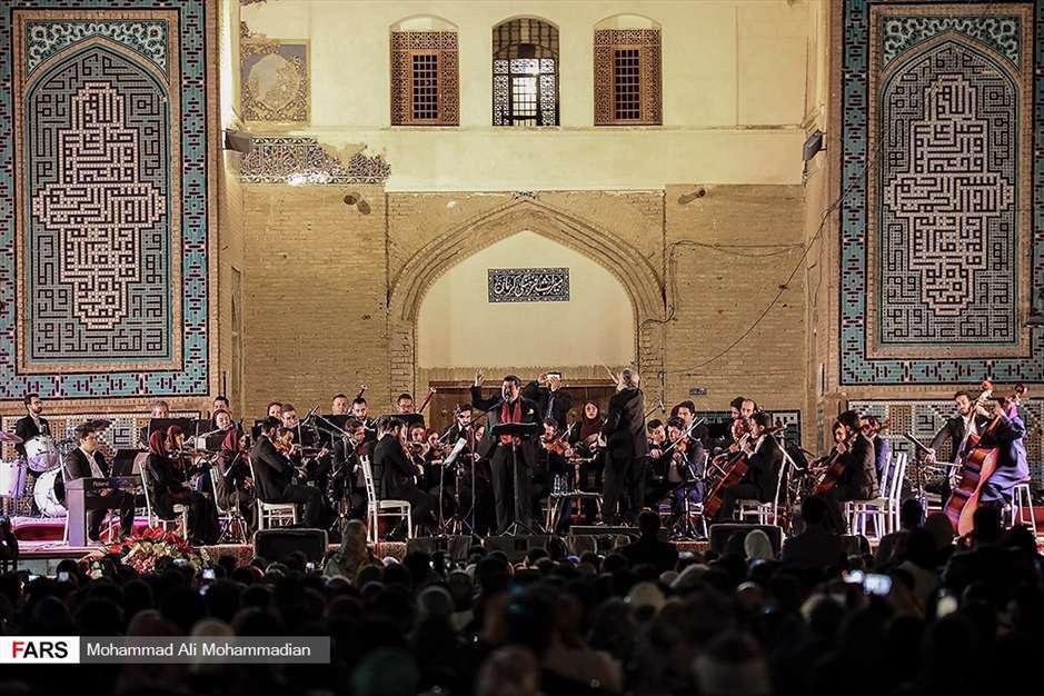 اجرای‌ارکسترملی درمیدان‌گنجعلی‌خان‌کرمان