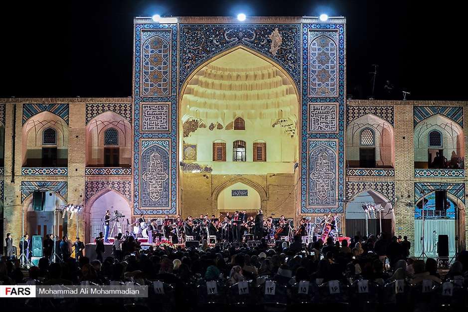 اجرای‌ارکسترملی درمیدان‌گنجعلی‌خان‌کرمان