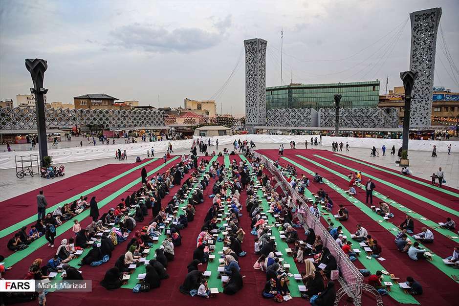 مراسم تلاوت قرآن و افطاری میدان امام حسین(ع)