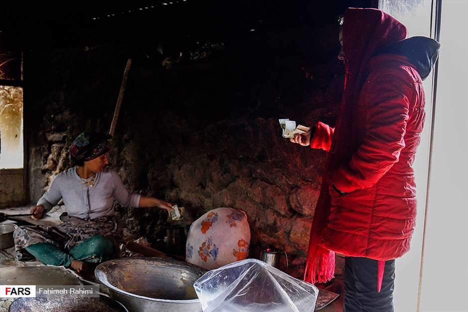 بوی نان محلی در محله « مارچون »