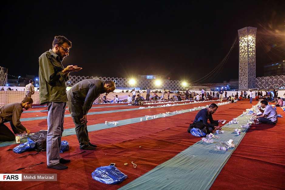 مراسم تلاوت قرآن و افطاری میدان امام حسین(ع)