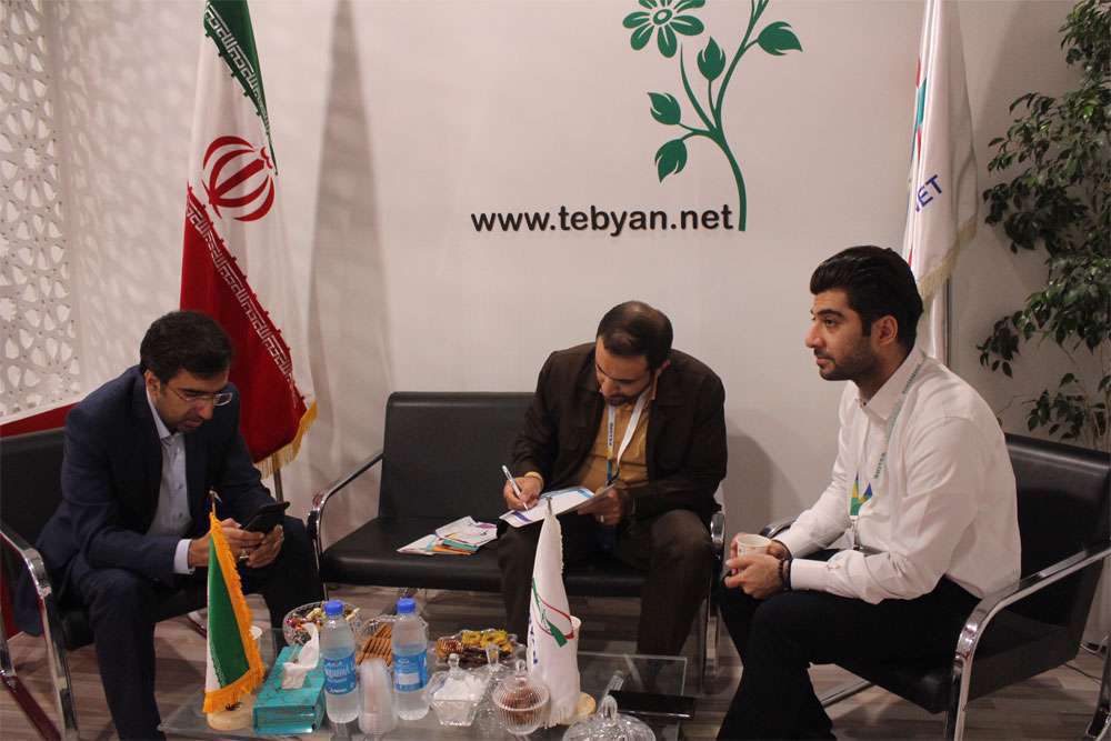 بازدید مدیر دانشکده فرهنگ و ارتباطات دانشگاه امام صادق (ع) از غرفه تبیان بازدید مدیر دانشکده فرهنگ و ارتباطات دانشگاه امام صادق (ع) از غرفه تبیان