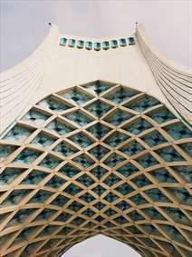 نمایی از برج آزادی تهران
