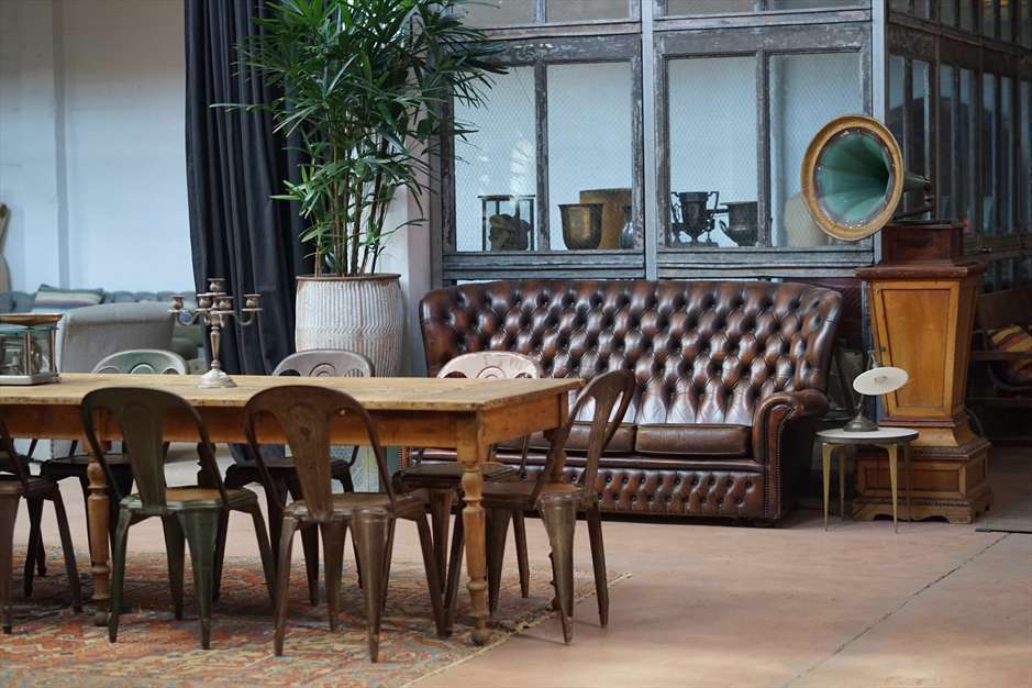 دکور میز قدیمی