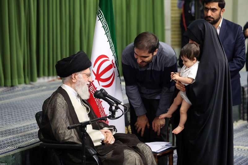 رهبر انقلاب در دیدار نخبگان