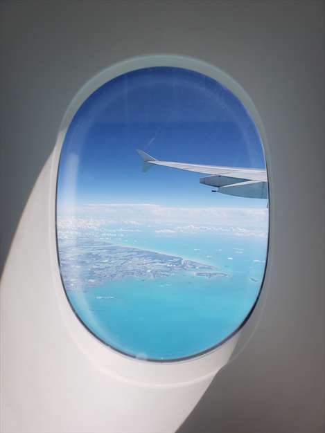 پنجره ی هواپیما