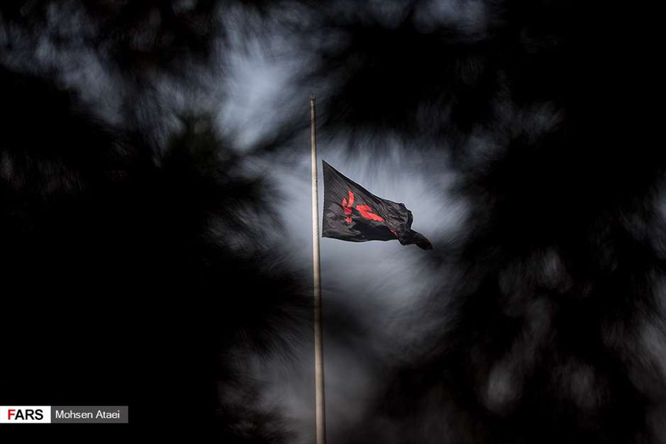 اهتزاز بزر‌گترین پرچم یا حسین (ع)