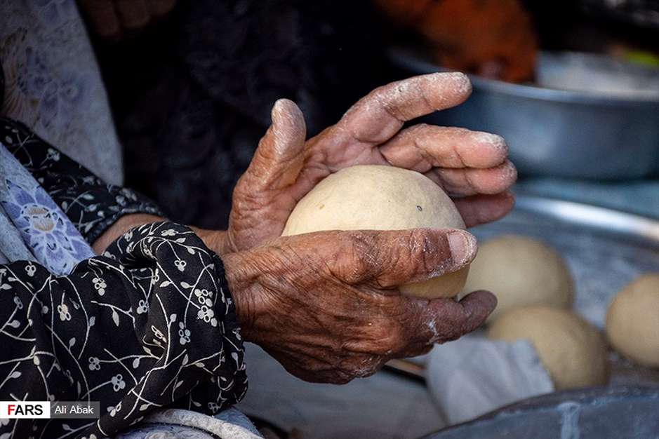 نذر« نان محلی » در لاسْجِرد