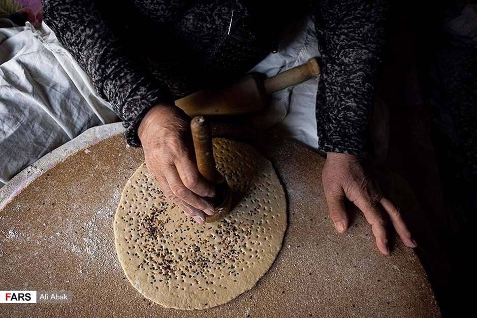 نذر« نان محلی » در لاسْجِرد