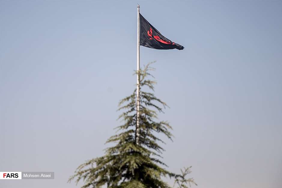 اهتزاز بزر‌گترین پرچم یا حسین (ع)