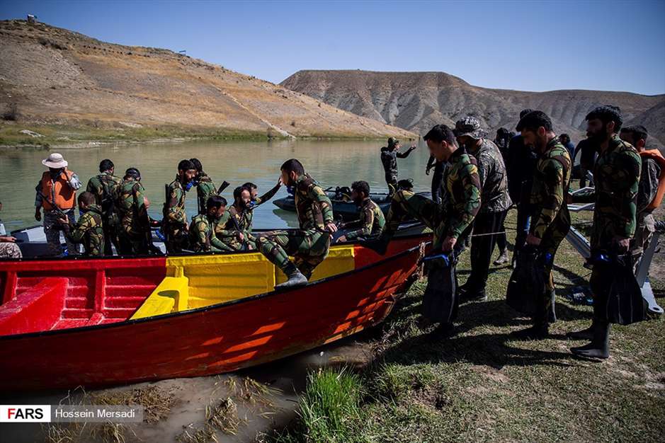 دوره آموزشی «رزم آب برد» گردانهای فاتحین غرب تهران