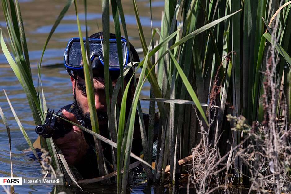 دوره آموزشی «رزم آب برد» گردانهای فاتحین غرب تهران