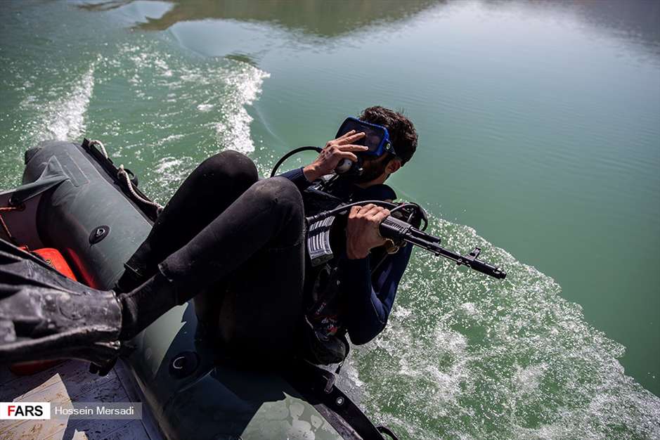 دوره آموزشی «رزم آب برد» گردانهای فاتحین غرب تهران