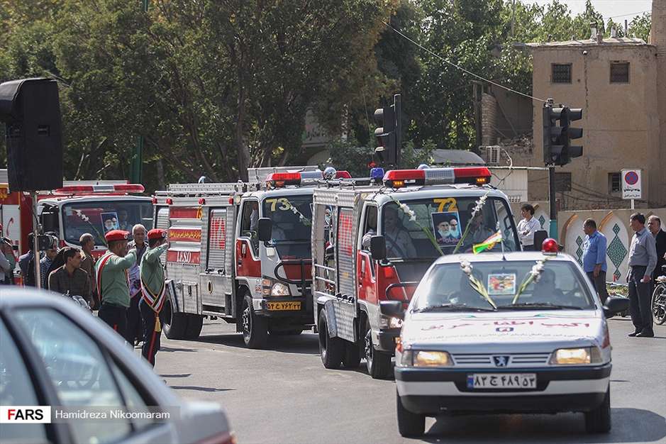رژه آتش‌نشانان در اصفهان