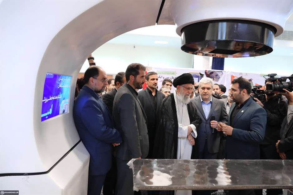 بازدید از نمایشگاه شرکتهای دانش‌بنیان وفناوریهای برتر