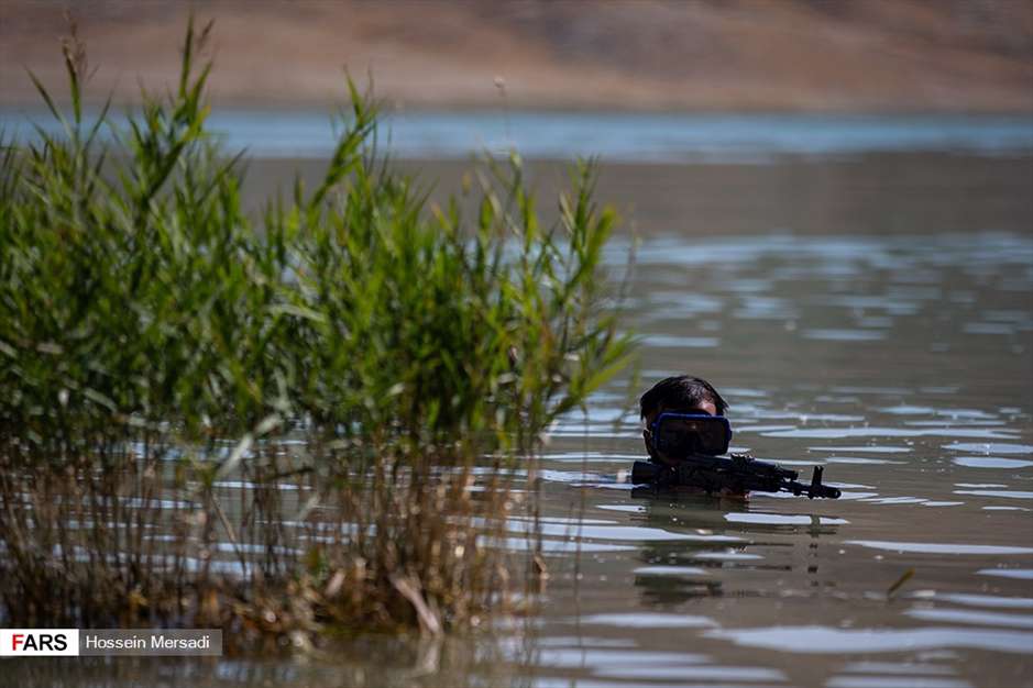 دوره آموزشی «رزم آب برد» گردانهای فاتحین غرب تهران
