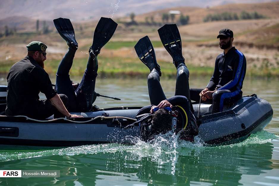 دوره آموزشی «رزم آب برد» گردانهای فاتحین غرب تهران