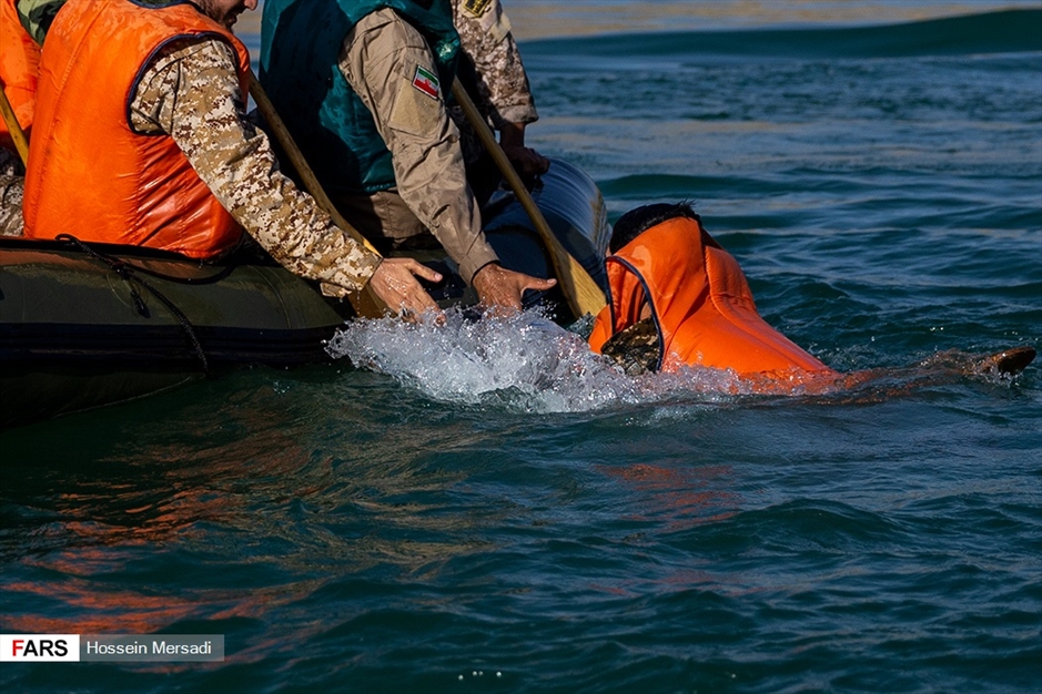 دوره آموزشی «رزم آب برد» گردانهای فاتحین غرب تهران