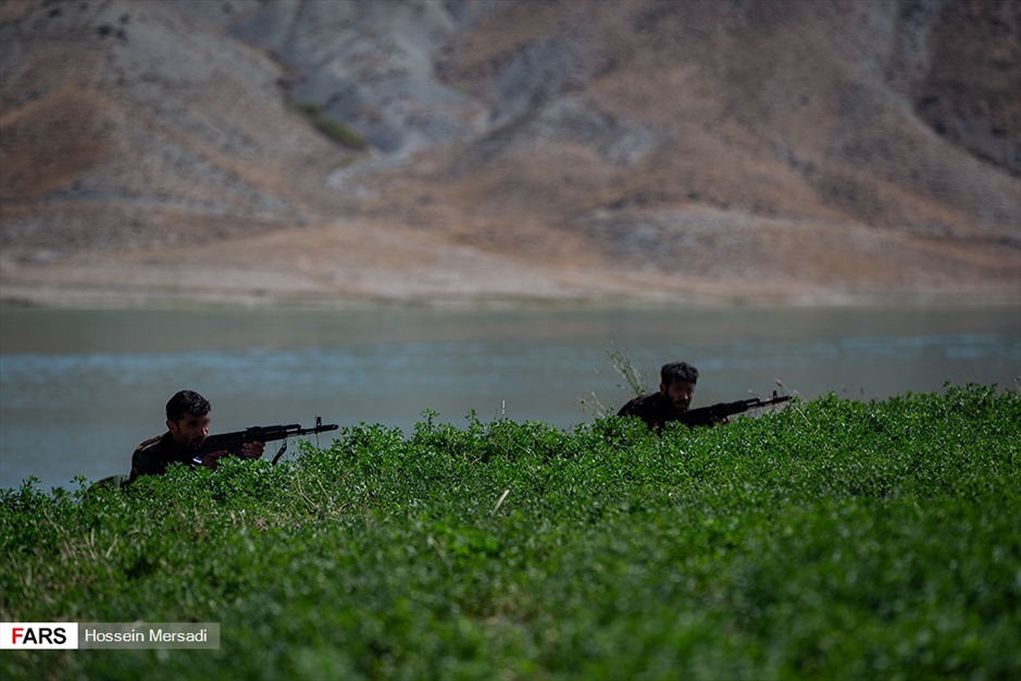دوره آموزشی «رزم آب برد» گردانهای فاتحین غرب تهران