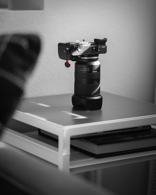 لنز و دوربین