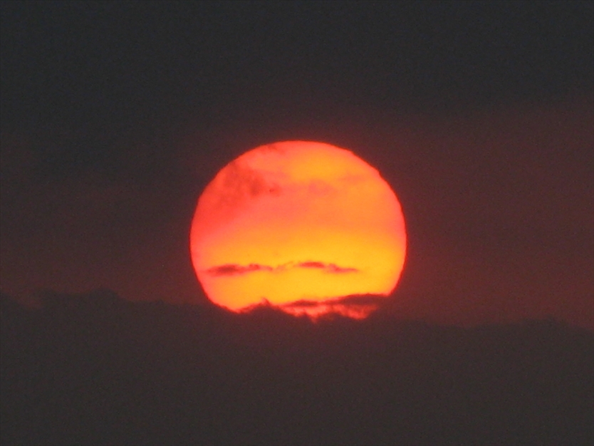 طلوع خورشید بر فراز دریا