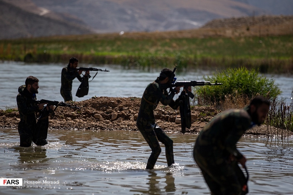 دوره آموزشی «رزم آب برد» گردانهای فاتحین غرب تهران
