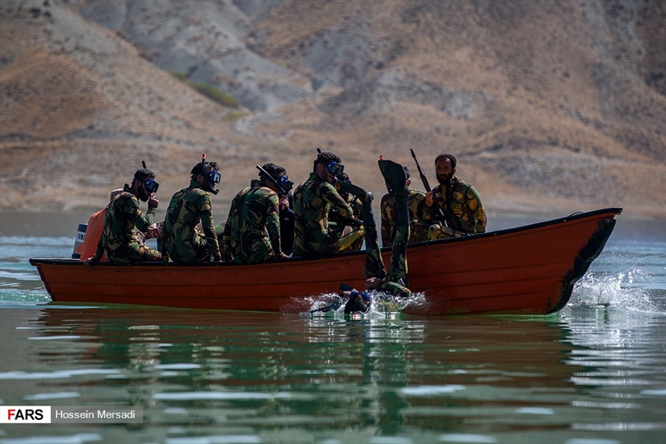 دوره آموزشی «رزم آب برد» گردانهای فاتحین غرب تهران