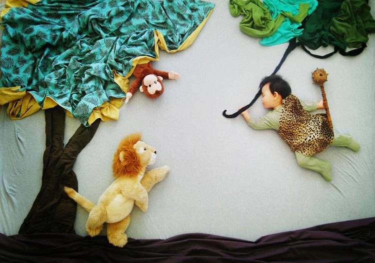 تصویرسازی با بچه و وسایل خواب