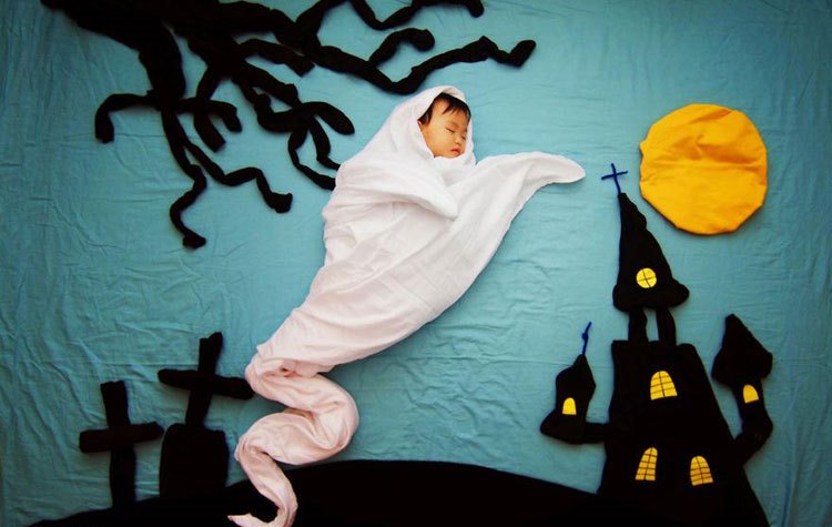 تصویرسازی با بچه و وسایل خواب