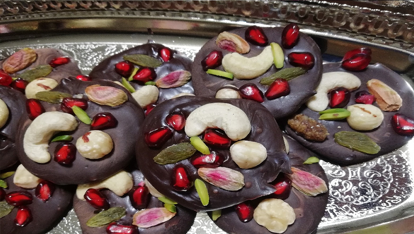شکلات انار و آجیل