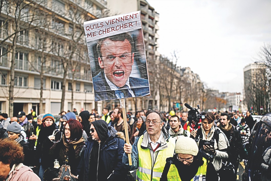 ششمین روز سرگردانی مردم فرانسه در پی اعتصاب‌ سراسری