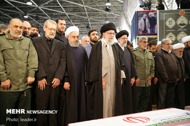 اقامه نماز بر پیکر سردار سلیمانی