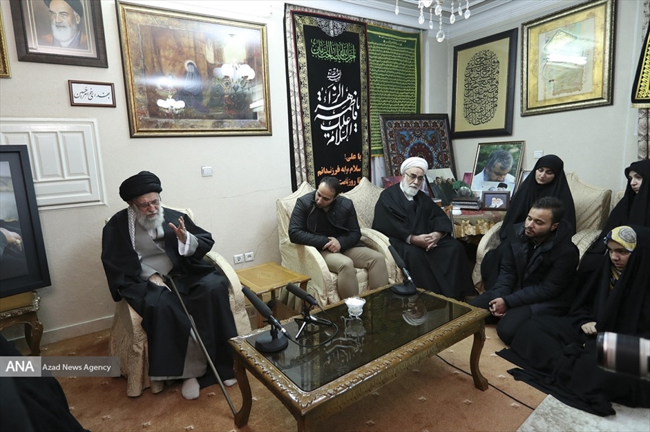 حضور رهبر انقلاب در منزل سپهبد شهید حاج قاسم سلیمانی