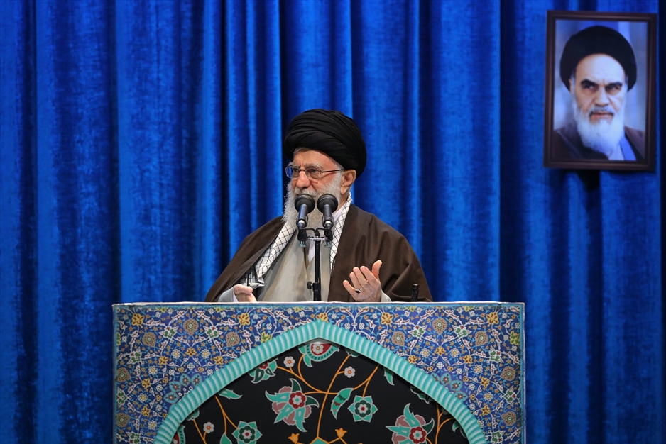 نماز جمعه به امامت رهبری