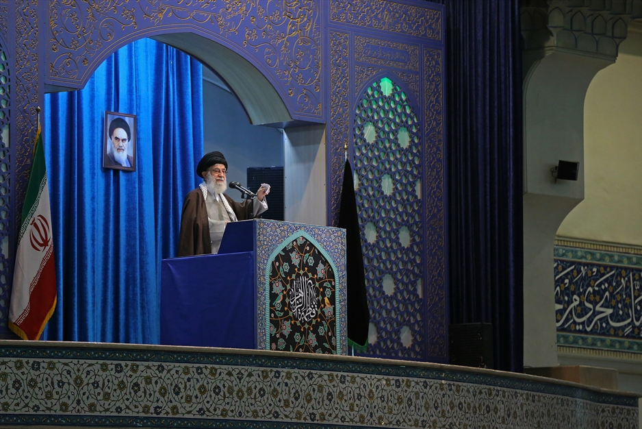 نماز جمعه به امامت رهبری