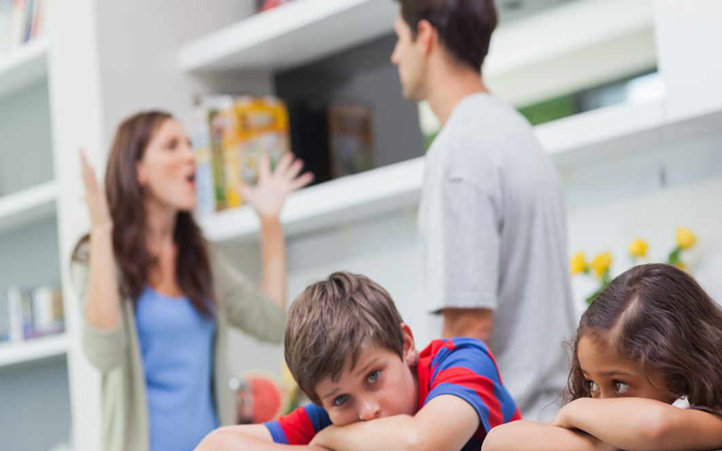 رفتار پر خطر والدین، دعوای والدین، کودکان،