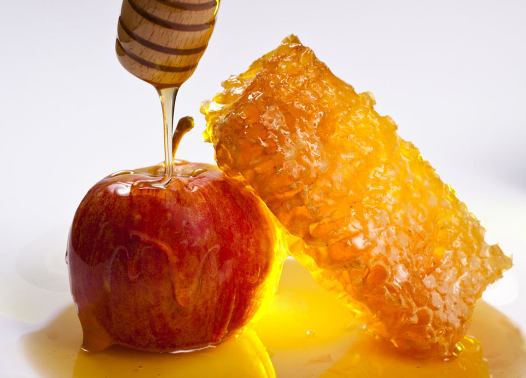 سیب قرمز و عسل