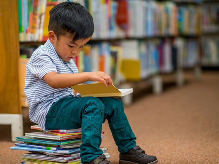 چگونه فرزندانمان را به کتاب خوانی مشتاق کنیم؟
