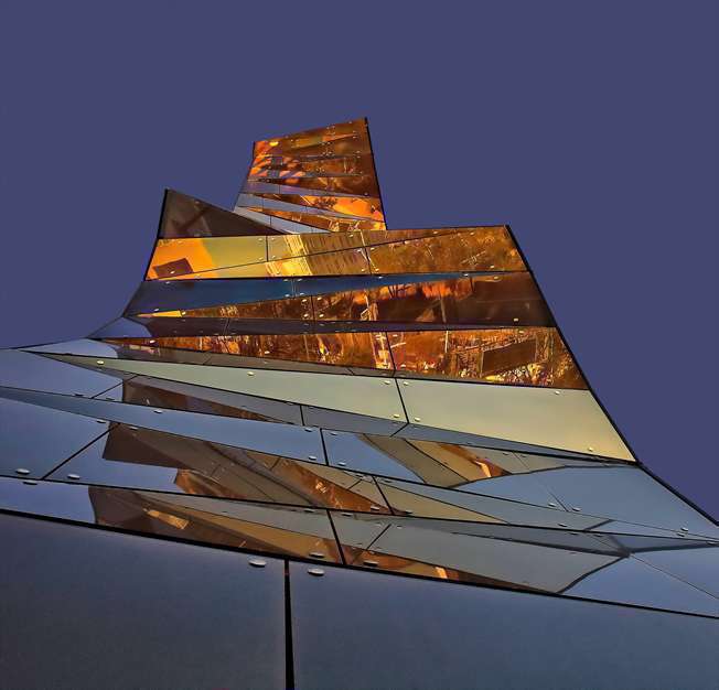 آیینه ها سخن می گویند