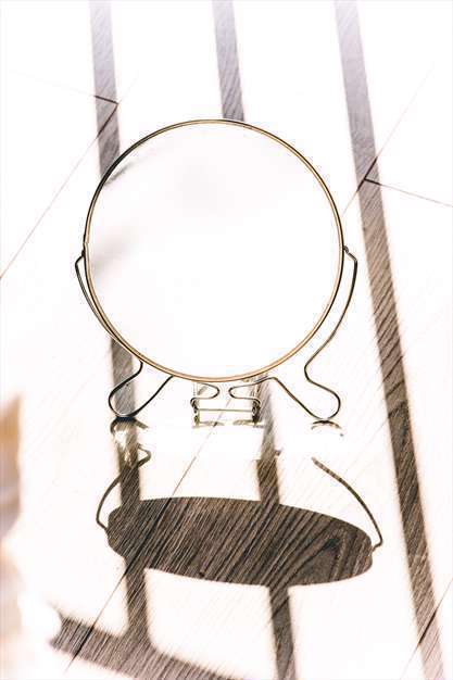 آیینه ها سخن می گویند