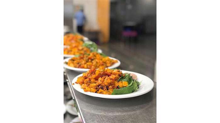ارائه غذای شرکتی توسط شرکت شیرین پلو ایرانیان