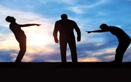 دلایل قضاوت کردن درباره ی دیگران دلایل قضاوت کردن درباره ی دیگران