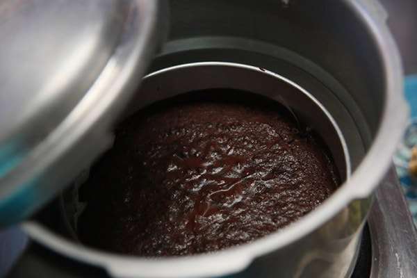 طرز تهیه کیک بدون فر ساده خانگی طرز تهیه کیک بدون فر ساده خانگی