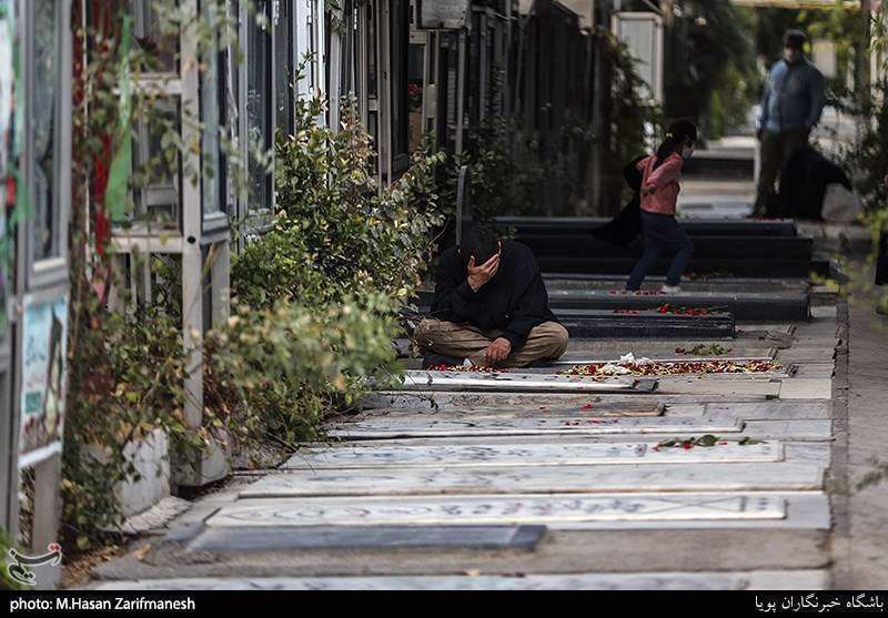 چهلمین سالگرد دفاع مقدس در کنار شهدا 