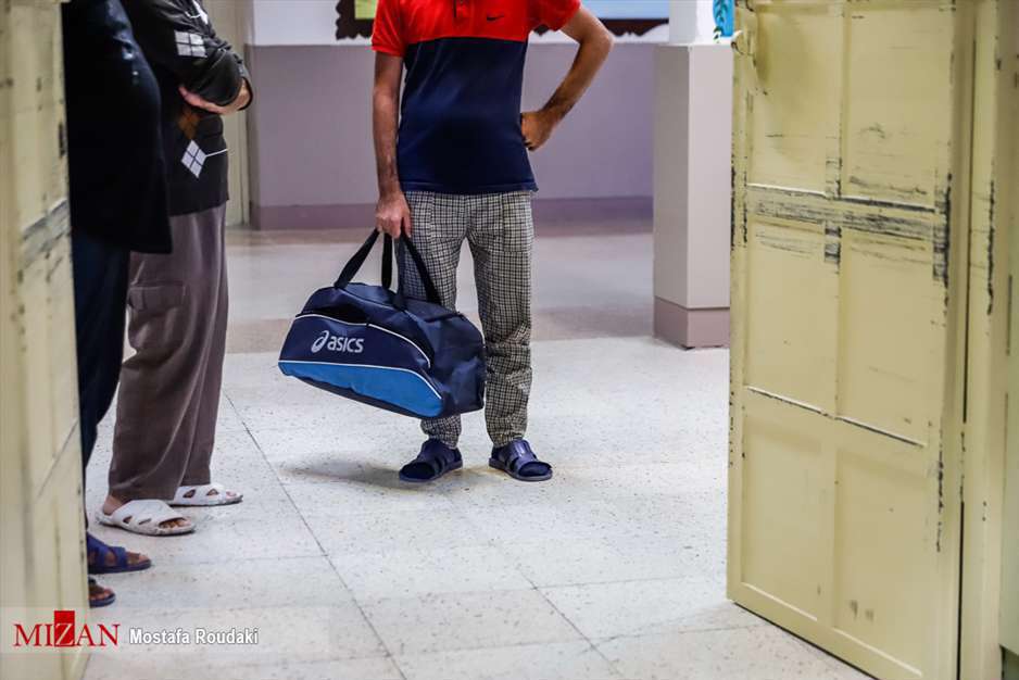 لحظه آزادی | بدهی زندانیان توسط بنیاد مستضعفان پرداخت شد