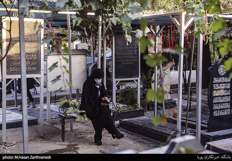 چهلمین سالگرد دفاع مقدس در کنار شهدا 