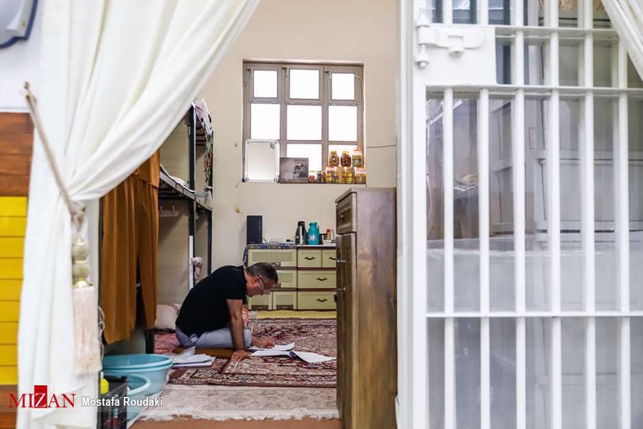 لحظه آزادی | بدهی زندانیان توسط بنیاد مستضعفان پرداخت شد