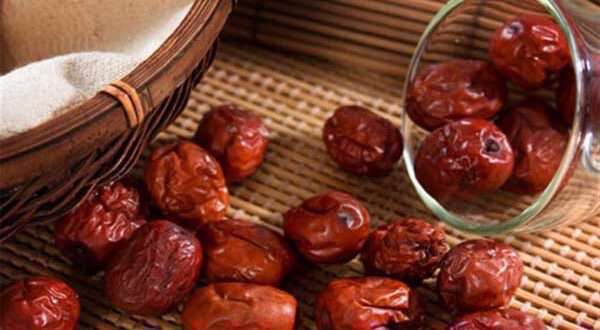 خواص متنوع عناب برای کاهش عصبانیت و دفع سموم در هوای آلوده عناب، خواص گیاهان،